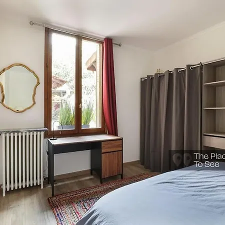 Spacious Private House 160sqm Prime Location With Yard And Parking For 2 Cars