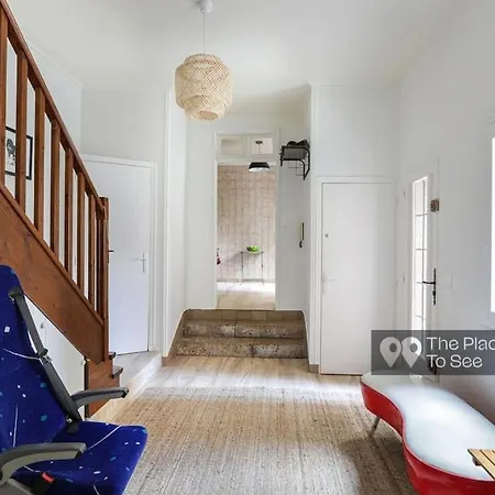 Spacious Private House 160sqm Prime Location With Yard And Parking For 2 Cars