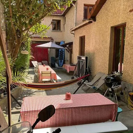 Spacious Private House 160sqm Prime Location With Yard And Parking For 2 Cars Apartamento