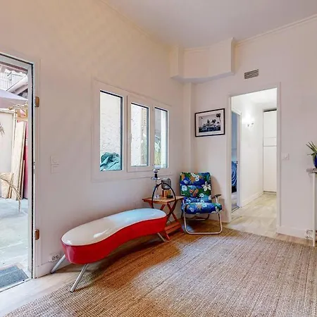 Spacious Private House 160sqm Prime Location With Yard And Parking For 2 Cars Saint-Ouen (Seine-Saint-Denis)