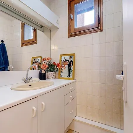 Spacious Private House 160sqm Prime Location With Yard And Parking For 2 Cars Saint-Ouen (Seine-Saint-Denis)